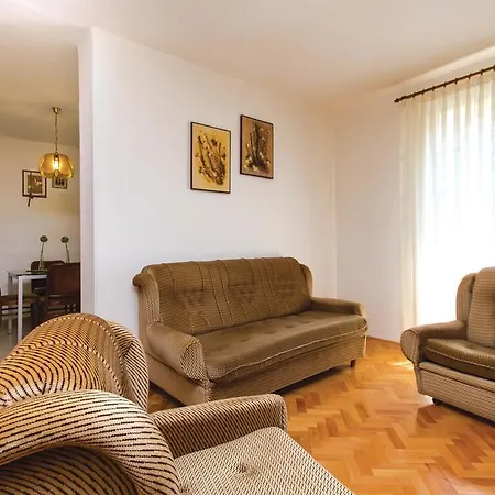 11 Apartment *