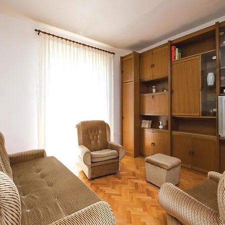 11 Apartment